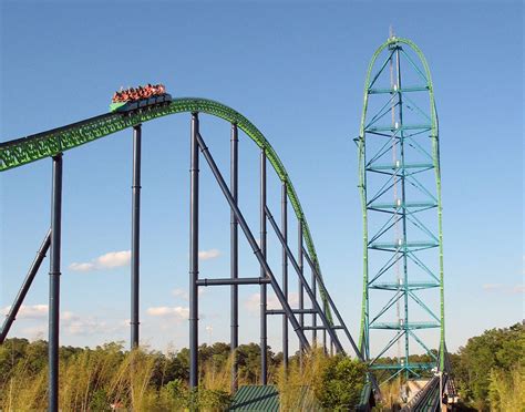 Kingda Ka at Six Flags Great Adventure in Jackson, NJ isn’t any of those…Kingda Ka is a pure rush…plain and simple. Kingda Ka is currently (as of 2008) the tallest and fastest coaster in the world. It’s 456 feet high (less than 1 foot taller than the Great Pyramid of Giza) and it reaches speeds of around 128mph. 